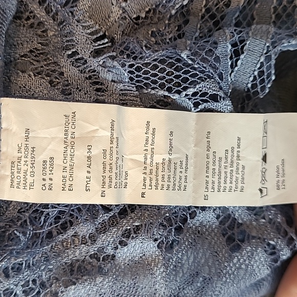 Romantic Sheer Lace Zip Blouse - Picture 6 of 6